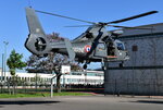 l-helicoptere-dauphin-de-l-aeronavale-se-pose-sur-le-terrain-de-sport-de-branly-eric-baule-1557916150.jpg - JPEG - 358.8 ko - 1600×1067 px